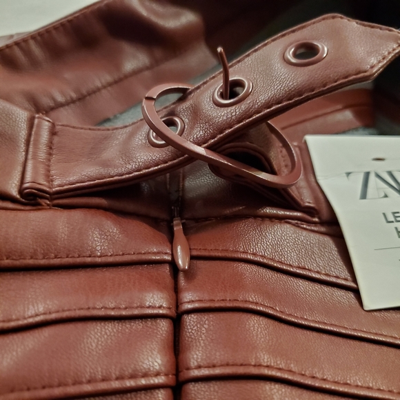 ZARA| BURGUNDY LEATHER LEGGINGS - Picture 9 of 9